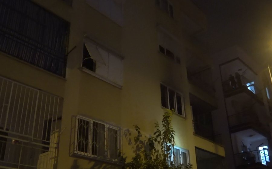 Alev Alev Yanan Daire, İtfaiye Erinin Hızlı Müdahalesiyle Söndürüldü