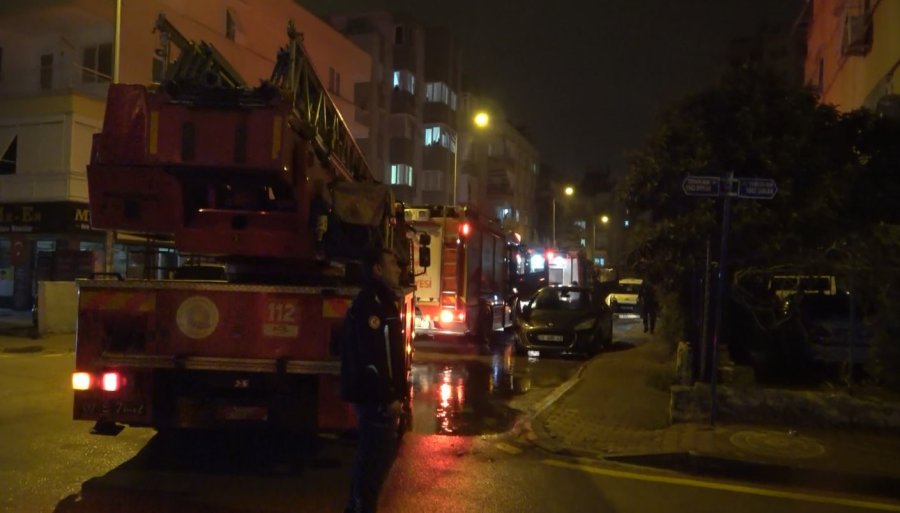 Alev Alev Yanan Daire, İtfaiye Erinin Hızlı Müdahalesiyle Söndürüldü
