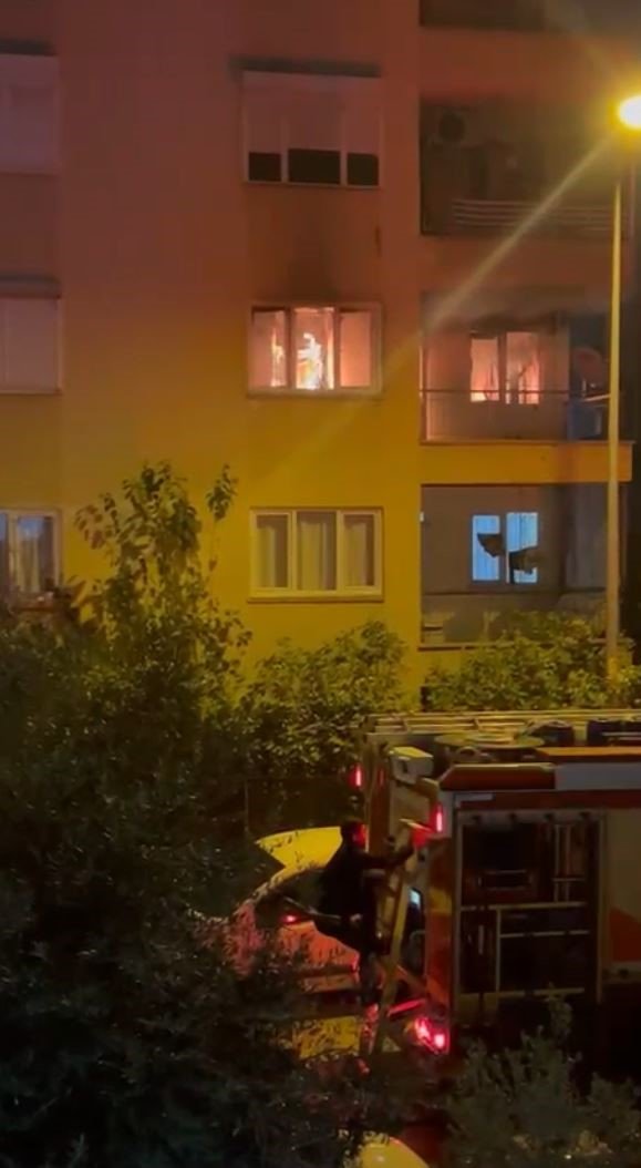 Alev Alev Yanan Daire, İtfaiye Erinin Hızlı Müdahalesiyle Söndürüldü