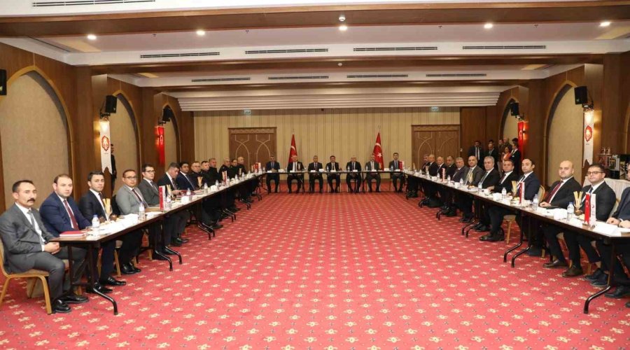 Vali Çelik: "düzensiz Göçle Mücadelemiz Kararlılıkla Devam Edecek"