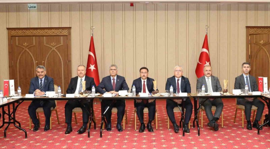 Vali Çelik: "düzensiz Göçle Mücadelemiz Kararlılıkla Devam Edecek"