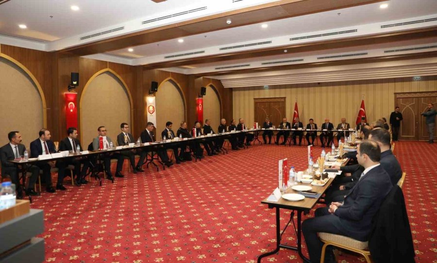 Vali Çelik: "düzensiz Göçle Mücadelemiz Kararlılıkla Devam Edecek"