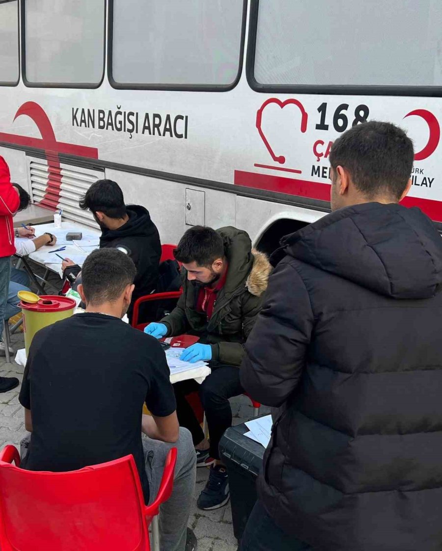 Öğrenciler Kan Bağışında Bulundu