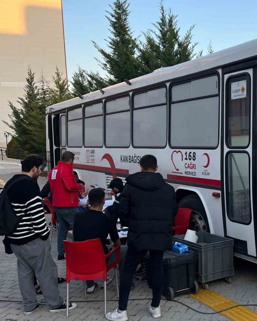 Öğrenciler Kan Bağışında Bulundu