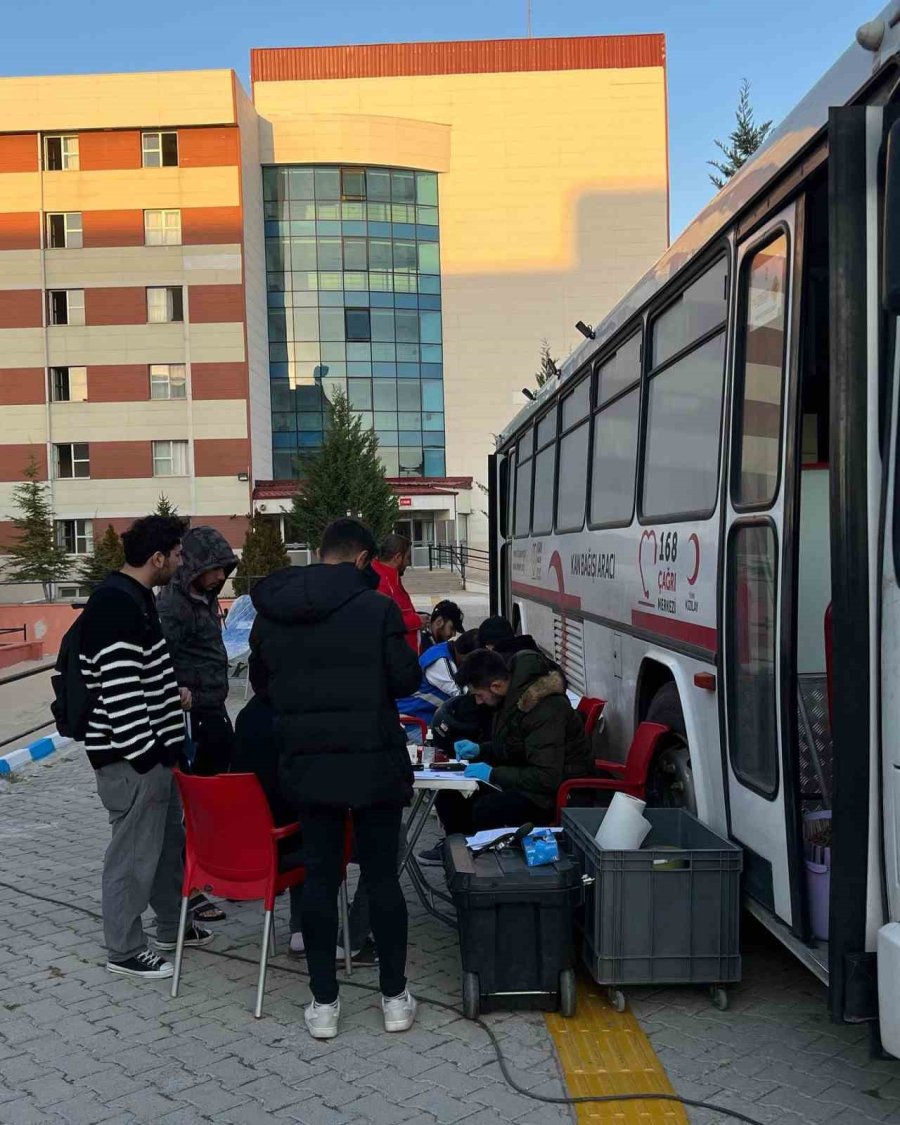 Öğrenciler Kan Bağışında Bulundu