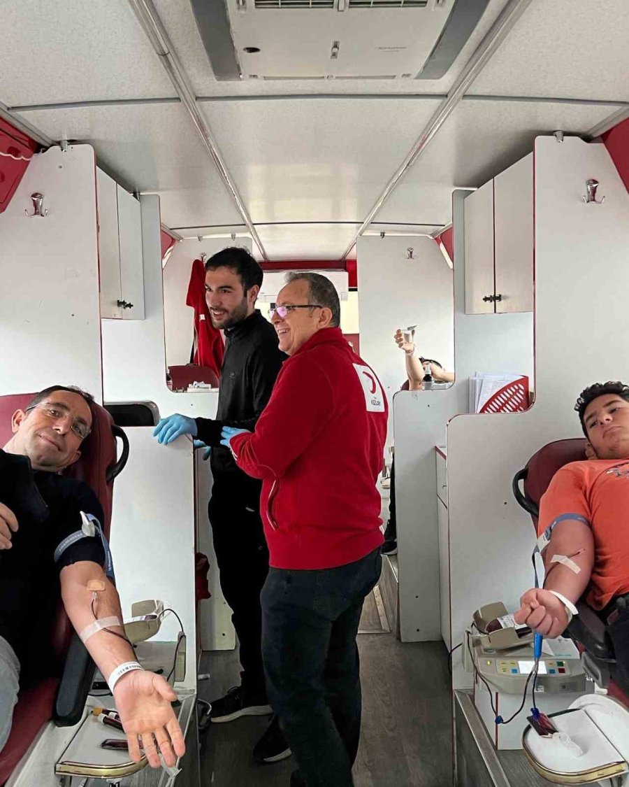 Öğrenciler Kan Bağışında Bulundu