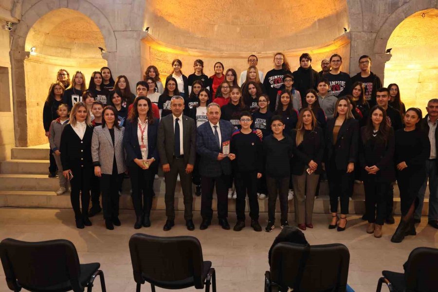 Başkan Yalçın Gençlerle Geleceği Konuştu