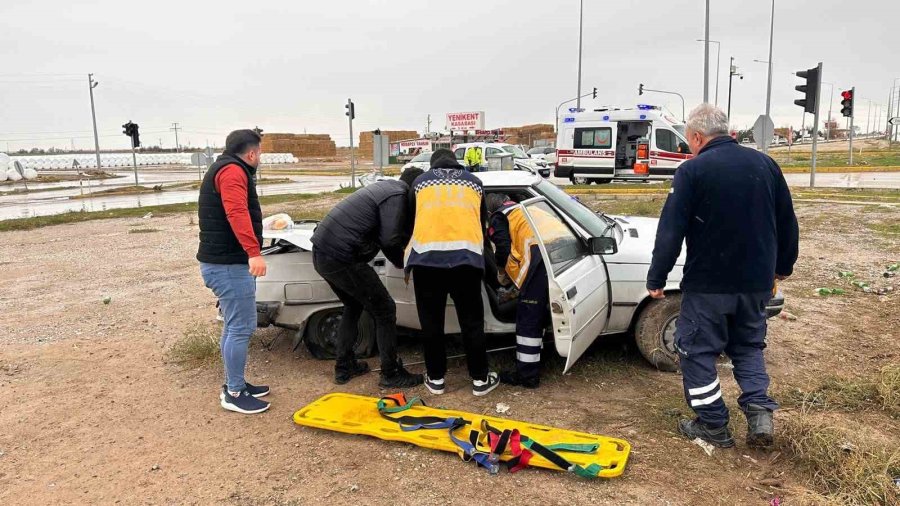 Takla Atıp Hurdaya Dönen Otomobilden Hafif Sıyrıklarla Kurtuldu