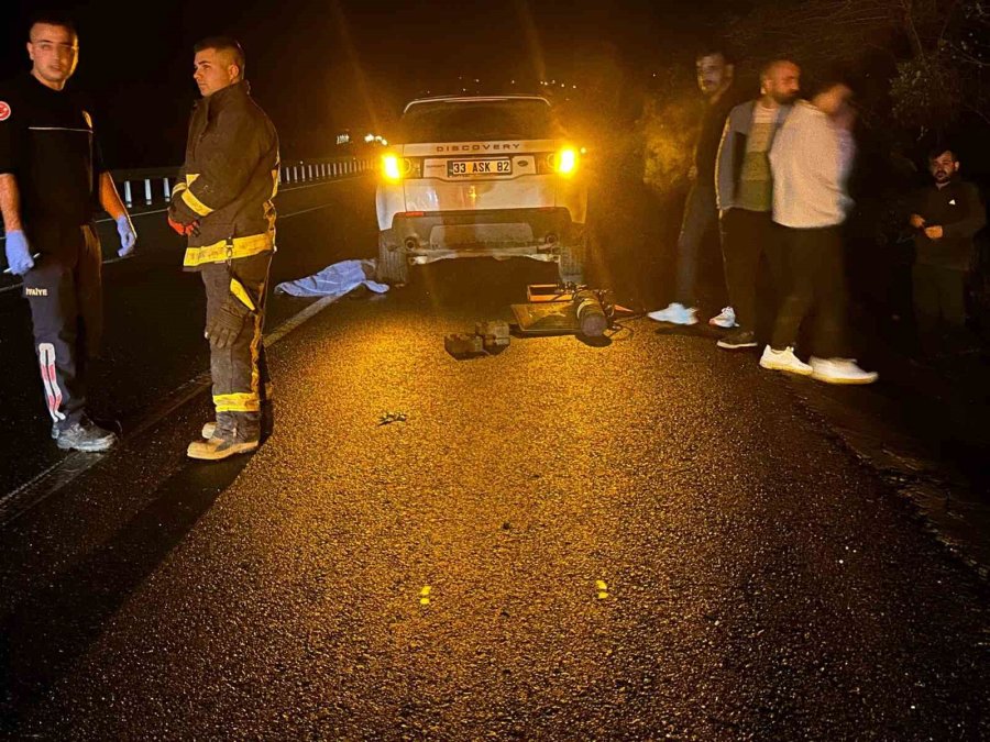 Yolun Karşısına Geçerken Otomobilin Çarptığı Anne Ve Oğlu Hayatını Kaybetti