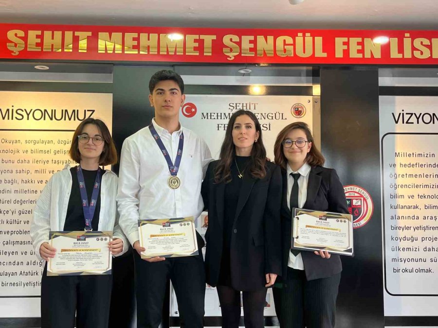 Eskişehirli Öğrenciler Sığırkuyruğu Bitkisi İle Kanserli Hücreyi İyileştirdi