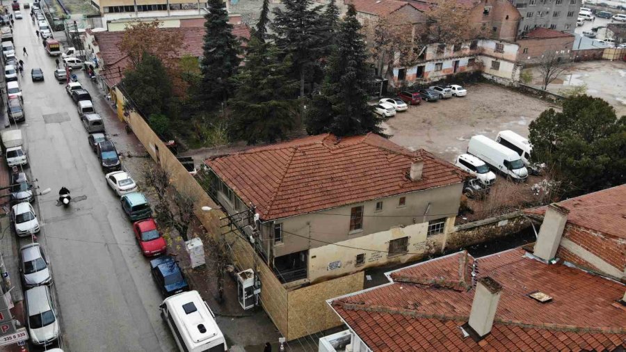 Yıllardır Kullanılan Sokağı ‘benim’ Diyerek Kapattı