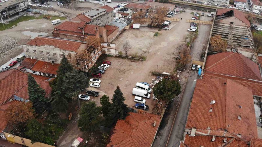 Yıllardır Kullanılan Sokağı ‘benim’ Diyerek Kapattı