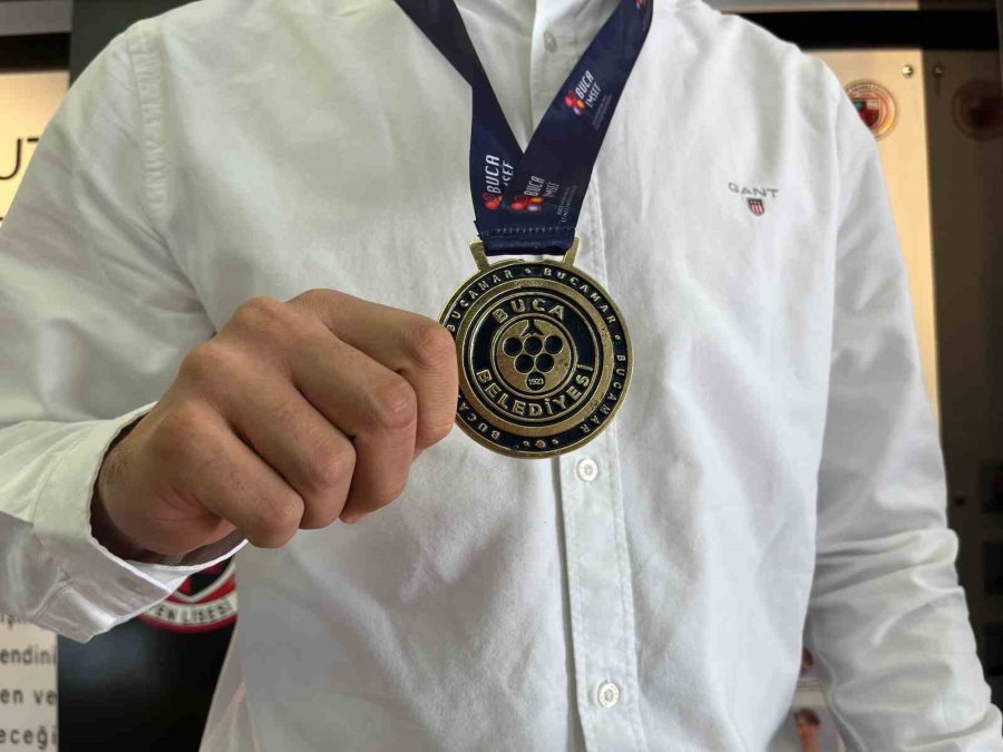 Eskişehirli Öğrenciler Sığırkuyruğu Bitkisi İle Kanserli Hücreyi İyileştirdi