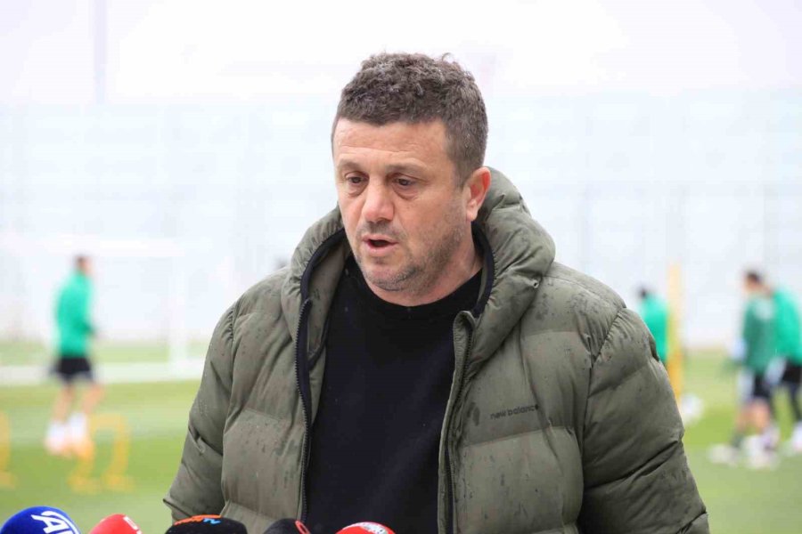 Konyaspor Teknik Direktörü Hakan Keleş: “biz Elimizden Geleni Yapmaya Çalışıyoruz”