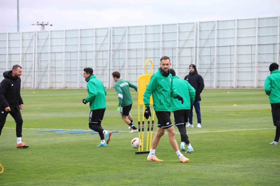 Konyaspor Teknik Direktörü Hakan Keleş: “biz Elimizden Geleni Yapmaya Çalışıyoruz”