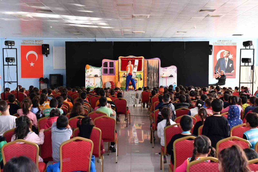 Mersin’de Çocuklar Tiyatro İle Buluşuyor
