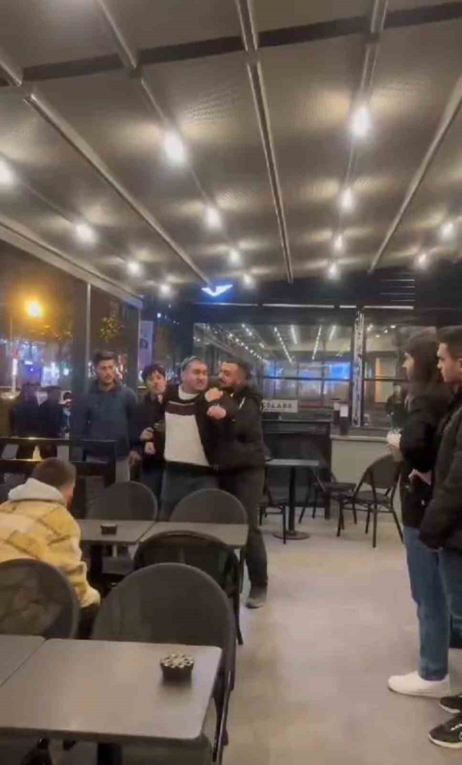 Niğde’de Starbucks Protestosunda Tartışma: 1 Gözaltı