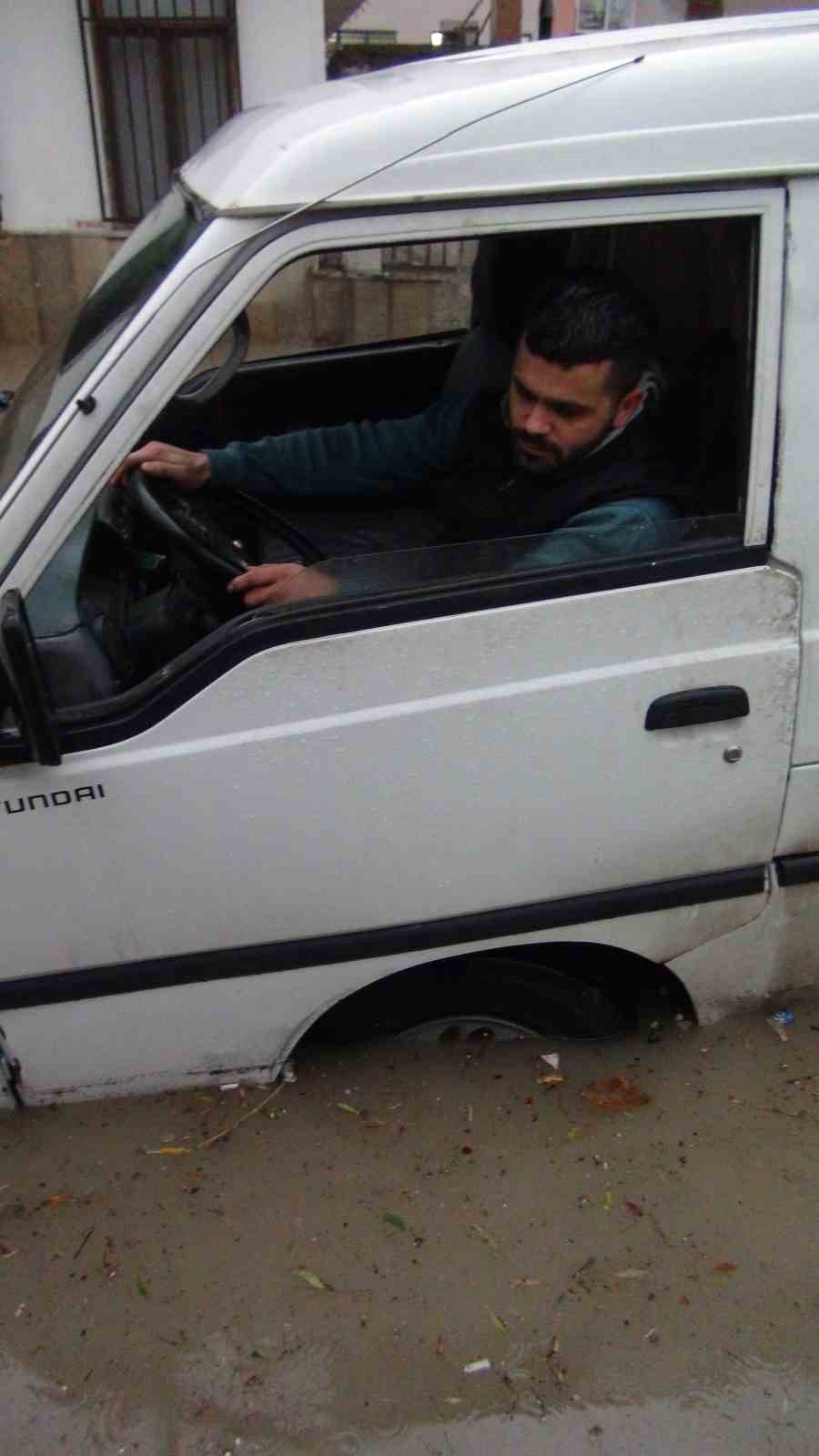 Mersin’de Sağanak Yağış Sele Neden Oldu