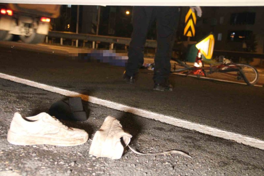 Otomobilin Çarptığı Bisikletli Hayatını Kaybetti