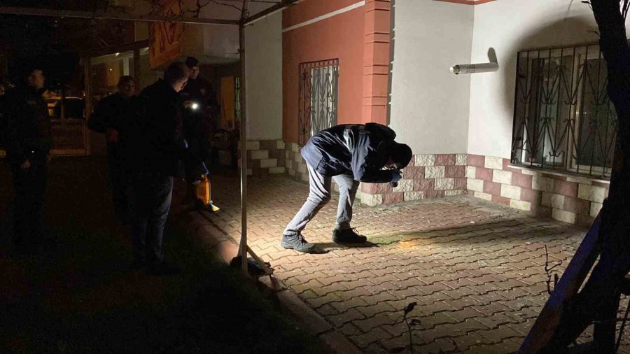 9. Kattan Düşen 17 Yaşındaki Kız Hayatını Kaybetti