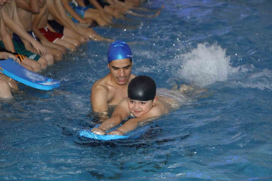 Başkan Altay: Yüzme Bilmeyen Kalmasın Projemizle Çocuklarımız Yüzme Becerilerini Geliştiriyor"