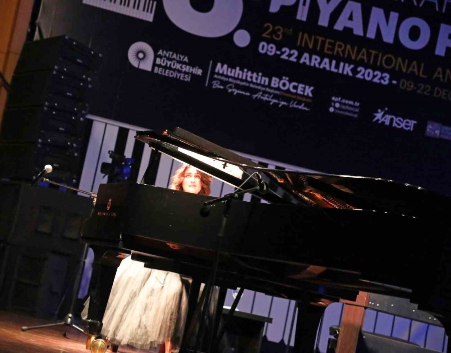 Anjelika Akbar’dan Muhteşem Konser