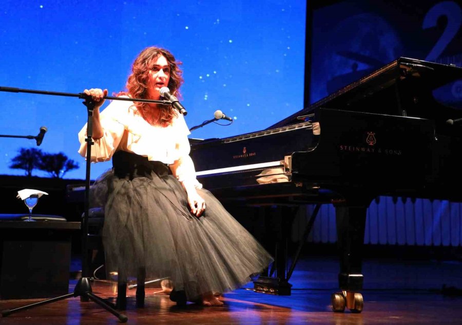 Anjelika Akbar’dan Muhteşem Konser