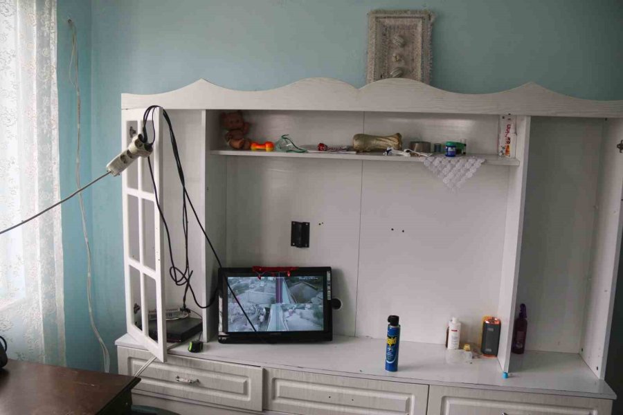 Özel Hareket Polislerinin Koçbaşı İle Girdiği Evde Şaşırtan Güvenlik Önlemi