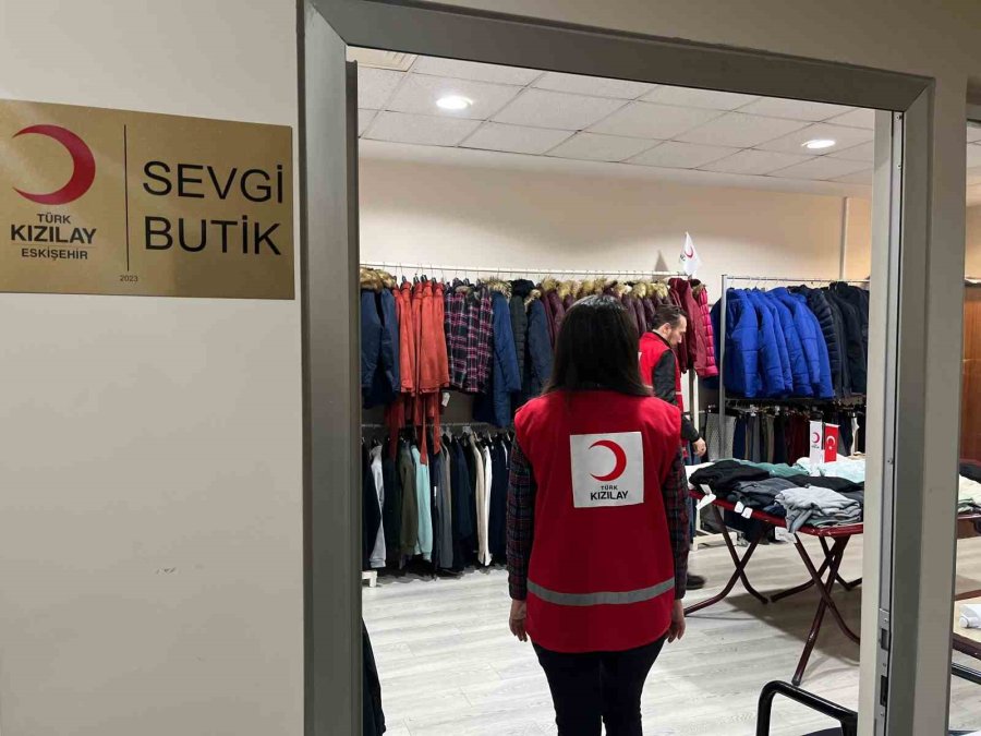 Öğrencilerin Kıyafet Ve Bot İhtiyacını Karşılayabileceği Butik Esogü’de Açıldı
