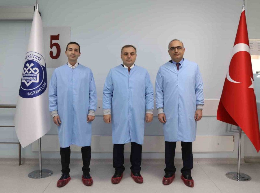 Erü Tıp Fakültesi’nde Robotik Teknoloji İle İlk Ameliyat Yapıldı