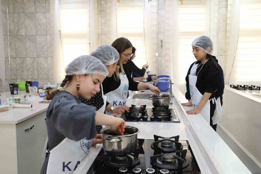 Büyükşehir Kaymek’ten ‘anne-çocuk Mozaik Pasta Yapımı’ Etkinliği