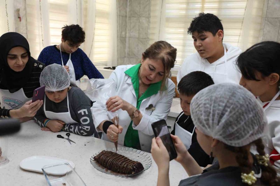 Büyükşehir Kaymek’ten ‘anne-çocuk Mozaik Pasta Yapımı’ Etkinliği