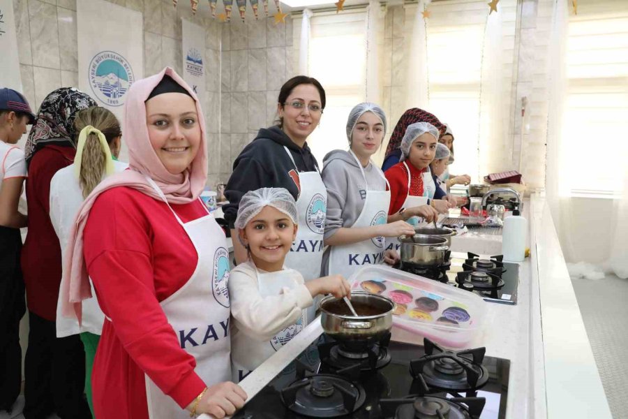 Büyükşehir Kaymek’ten ‘anne-çocuk Mozaik Pasta Yapımı’ Etkinliği