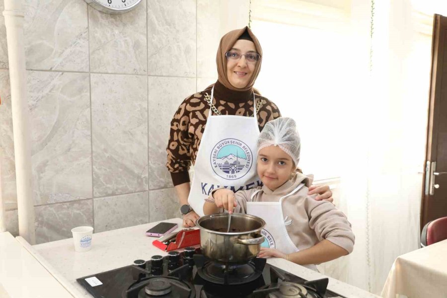 Büyükşehir Kaymek’ten ‘anne-çocuk Mozaik Pasta Yapımı’ Etkinliği