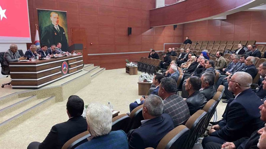 Vali Çiçek Mahalle Muhtarlarını Dinledi