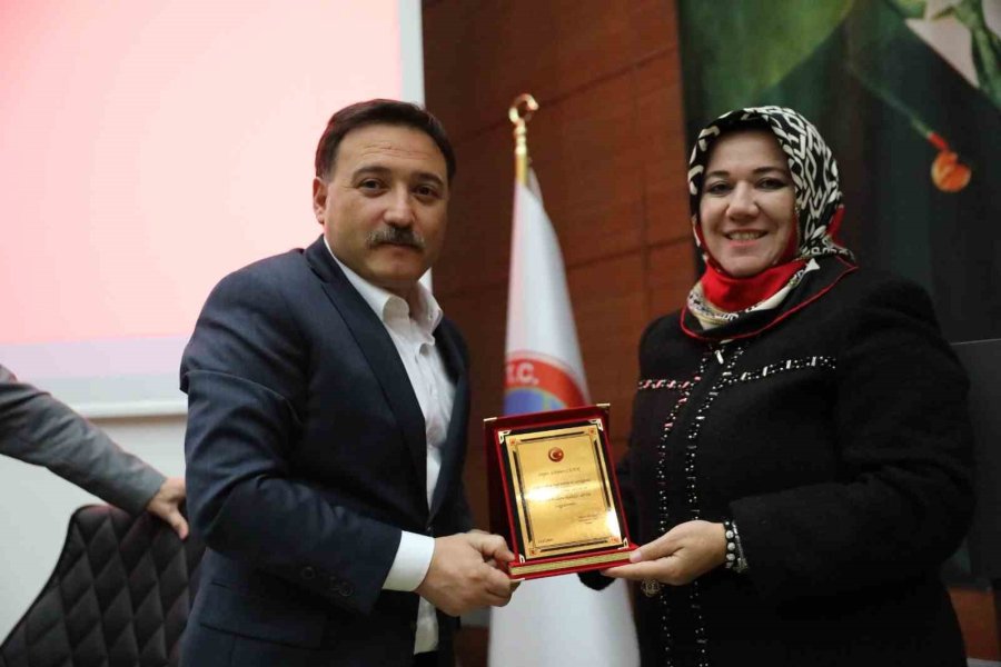 Vali Çiçek Mahalle Muhtarlarını Dinledi