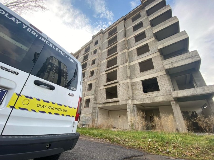 13 Yaşındaki Çocuk, Okul Arkadaşını İnşaatın Çatısında Bıçaklayarak Öldürdü