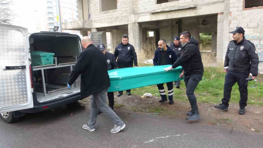 13 Yaşındaki Çocuk, Okul Arkadaşını İnşaatın Çatısında Bıçaklayarak Öldürdü