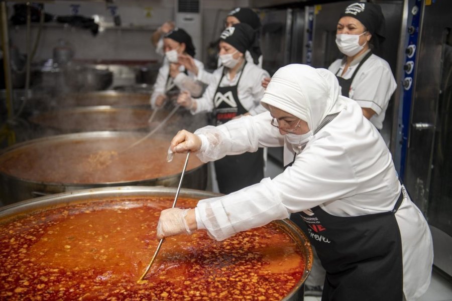 Mersin Büyükşehir Belediyesi, Sosyal Projelerle Vatandaşlara Destek Oluyor