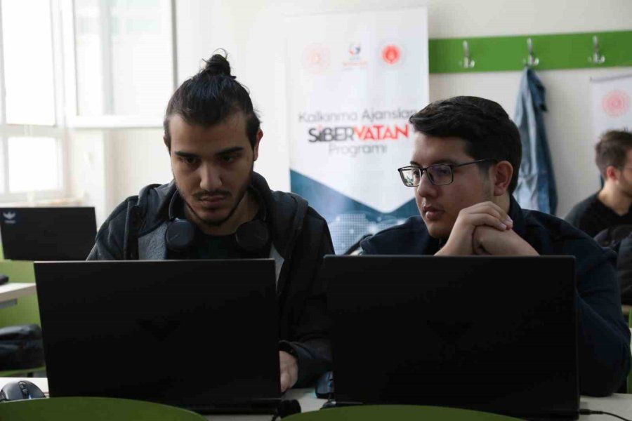 Siber Vatanın Askerleri Alkü’de Yetişiyor