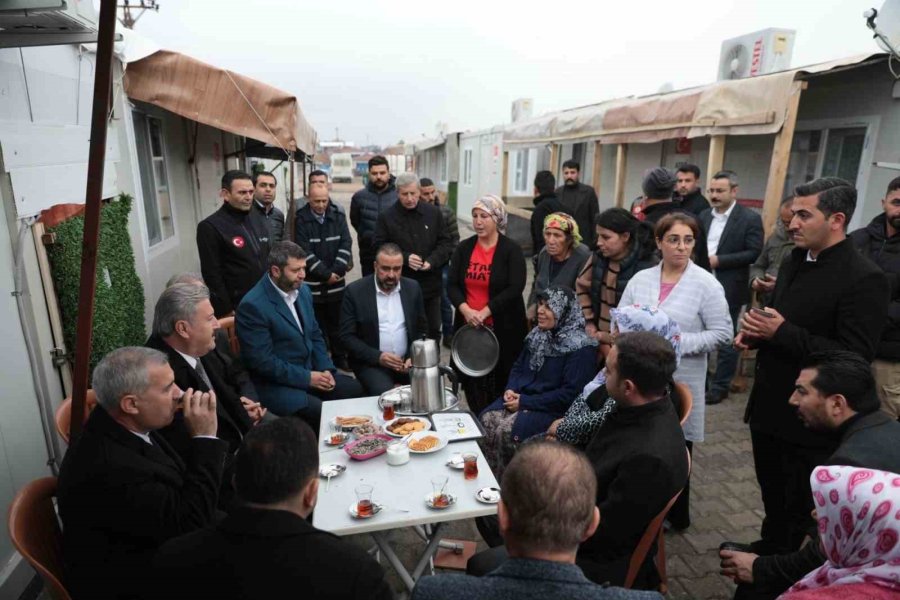 Kayseri’nin Yardım Tırları, Kardeş Belediye Yeşilyurt’a Teslim Edildi