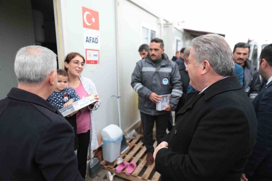 Kayseri’nin Yardım Tırları, Kardeş Belediye Yeşilyurt’a Teslim Edildi