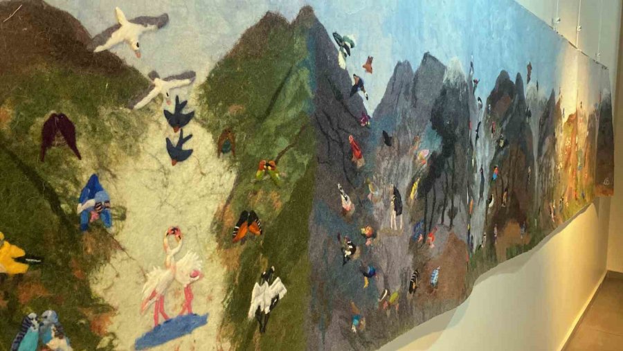 Islak Keçe Sanatı İle Masalları Tabloya Dönüştürüyor