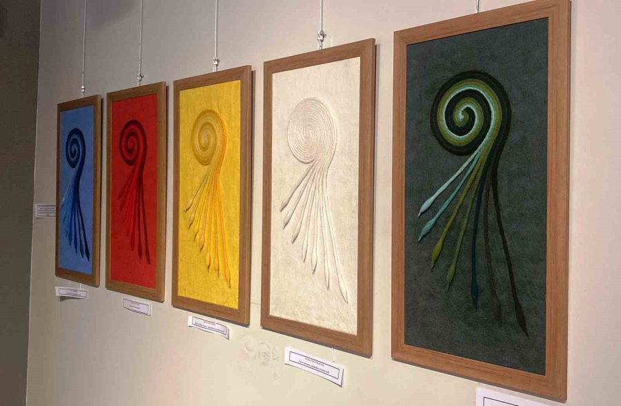 Islak Keçe Sanatı İle Masalları Tabloya Dönüştürüyor