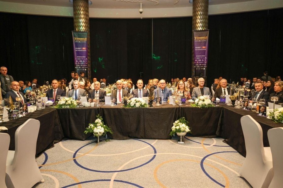 Vali Pehlivan’a ’yılın Bürokratı’ Ödülü