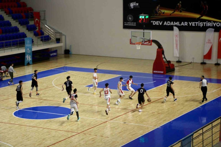 Niğde’de Okul Sporları Basketbol Müsabakaları Tamamlandı