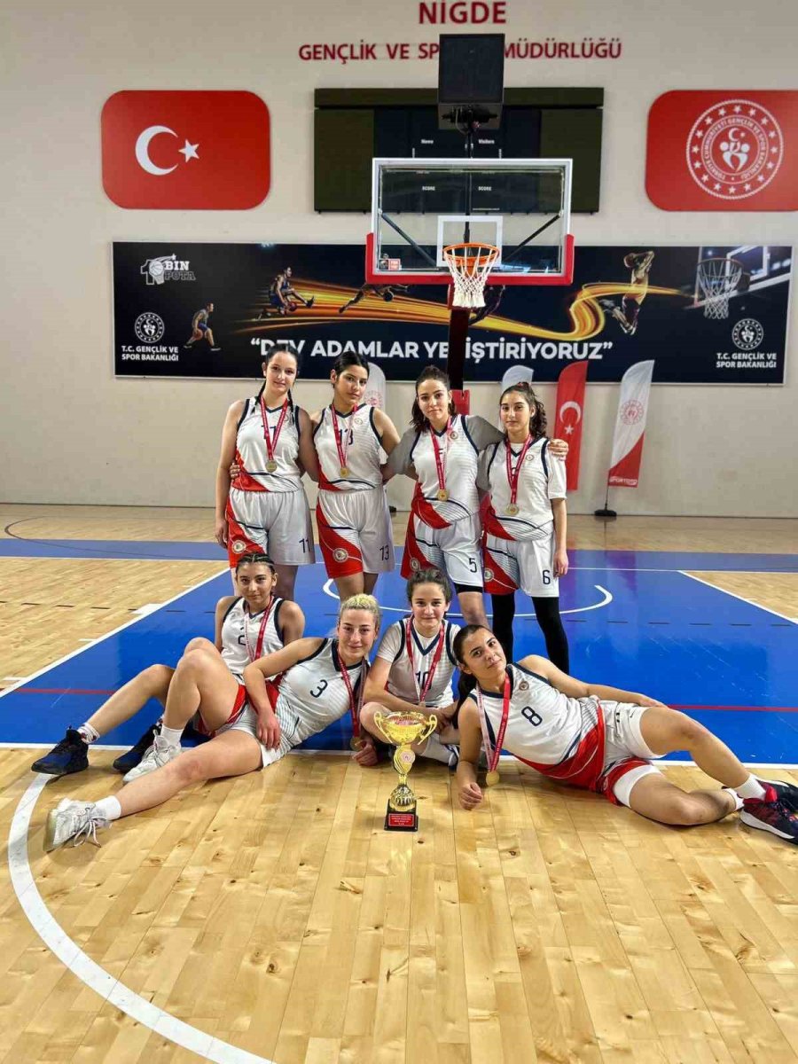 Niğde’de Okul Sporları Basketbol Müsabakaları Tamamlandı
