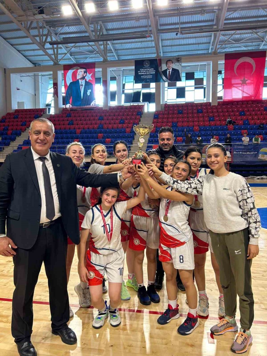 Niğde’de Okul Sporları Basketbol Müsabakaları Tamamlandı