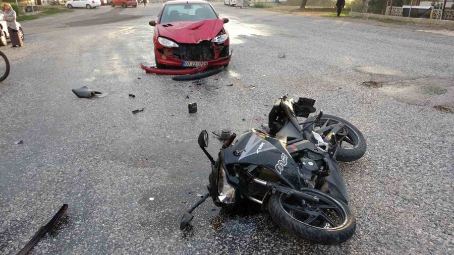 Ehliyetsiz Sürücülerin Kazası Hastanede Bitti