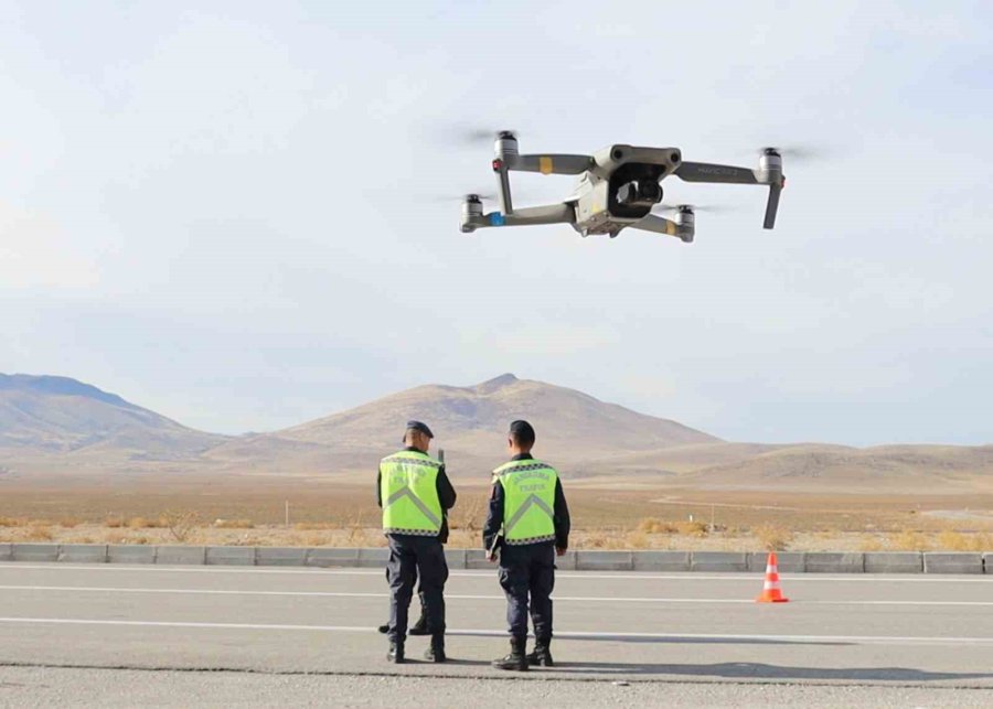 Karaman’da Jandarmadan Dron Destekli Trafik Uygulaması